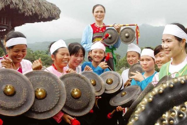 Làng Mường đậm nét văn hóa thung lũng