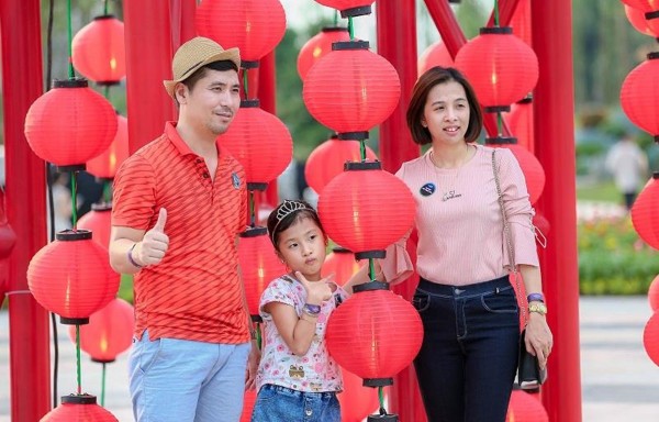 Mê mẩn ngắm những chiếc đèn lồng "chuẩn Disneyland" ngay tại Việt Nam