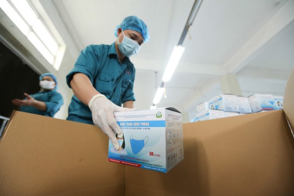 Khẩu trang phòng Covid-19: Bên trong nhà máy thuộc Bộ Quốc phòng 'chống dịch như chống giặc'