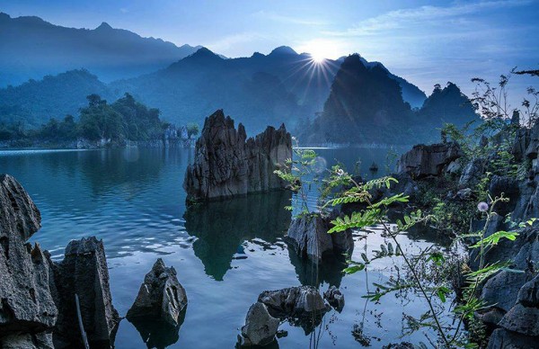 Vẻ đẹp lòng hồ sinh thái Na Hang - Lâm Bình