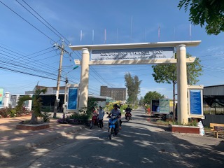 . Cổng nông thôn mới ở Phong Thạnh Tây Giá Rai, để đạt danh hiệu đó đã tốn công sức sau nhiều năm nỗ lực của địa phương. Nhưng đáng tiếc, những "con sâu làm sầu nồi canh" khiến người dân chưa vui mừng trọn vẹn