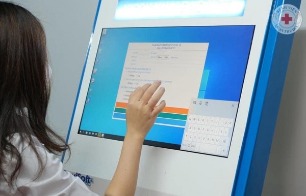 Máy khai báo Y tế tư động tại Bệnh viện Q. Thủ Đức