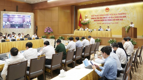 Thủ tướng Nguyễn Xuân Phúc chủ trì hội nghị với các địa phương