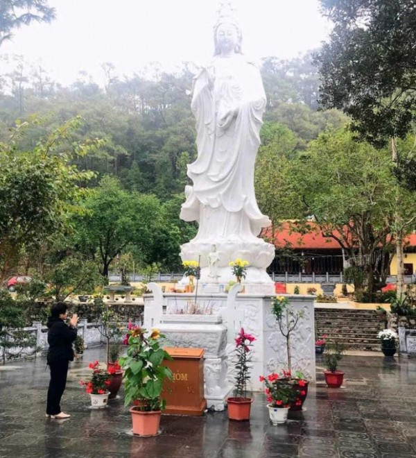 Khách hành hương chiêm bái tại chùa Thiên Quýt (ảnh: chùa Thiên Quýt)