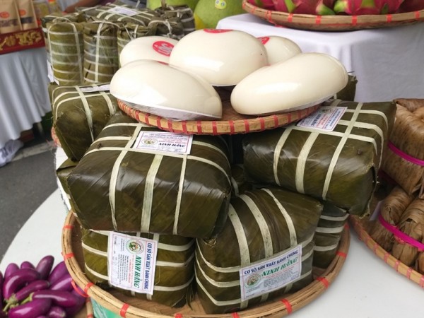 Hình ảnh bánh chưng, bánh dày mang ý nghĩa tượng trưng cho trời và đất (Ảnh: Thế Lượng)