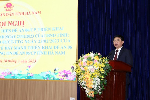 Đồng chí Trương Quốc Huy - Phó Bí thư Tỉnh ủy, Chủ tịch UBND tỉnh, Trưởng đoàn Đại biểu Quốc hội tỉnh, Tổ trưởng Tổ công tác Đề án 06 tỉnh phát biểu chỉ đạo tại Hội nghị