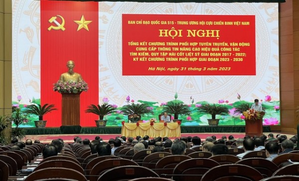 Hội nghị tổng kết chương trình phối hợp tuyên truyền, vận động cung cấp thông tin nâng cao hiệu quả công tác tìm kiếm, quy tập hài cốt liệt sĩ giai đoạn 2017-2022 - Ảnh: VGP/Nhật Nam