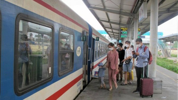 Tổng công ty Đường sắt Việt Nam tăng cường chạy thêm 52 đoàn tàu trên các tuyến phục vụ hành khách dịp lễ 30/4 - 1/5 - Ảnh minh hoạ