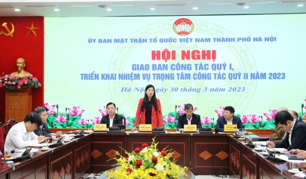 Chủ tịch Ủy ban MTTQ Việt Nam TP Hà Nội Nguyễn Lan Hương phát biểu tại Hội nghị.