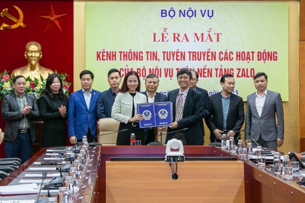 Lễ ký kết hợp tác khai thác ứng dụng Zalo phục vụ chuyển đổi số giữa Bộ Nội vụ - Ảnh: VGP/LS