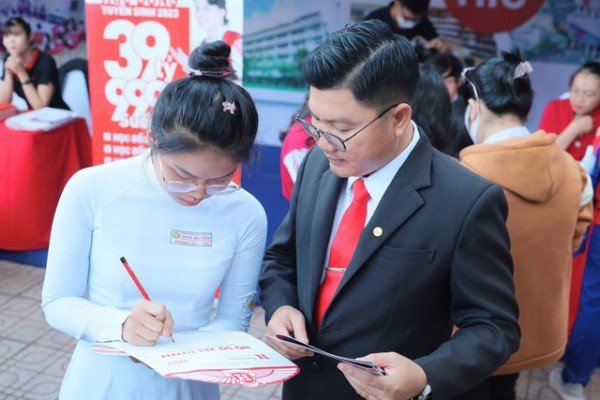 500 doanh nghiệp đã ký kết hợp tác cùng HIU cam kết cơ hội thực tập và việc làm rộng mở cho sinh viên - Ảnh: VGP/Phương Dung