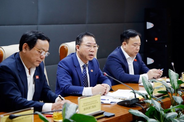 Các khách mời tham gia tọa đàm. (Ảnh: TT)