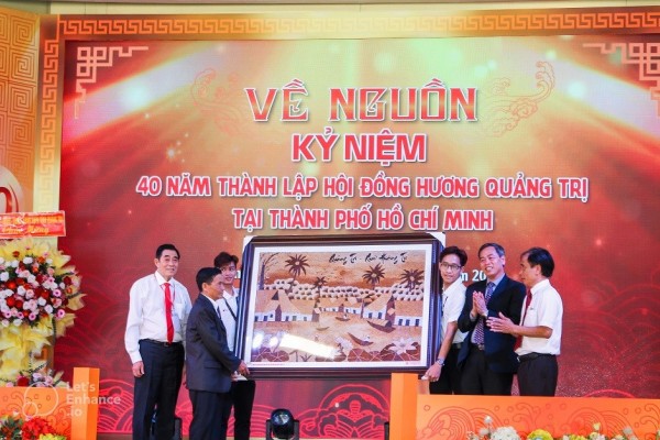 Người thổi hồn vào hạt gạo đồng quê