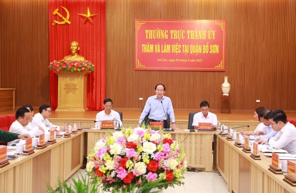 Đồng chí Lê Tiến Châu, Ủy viên Trung ương Đảng, Bí thư Thành ủy phát biểu tại buổi làm việc.