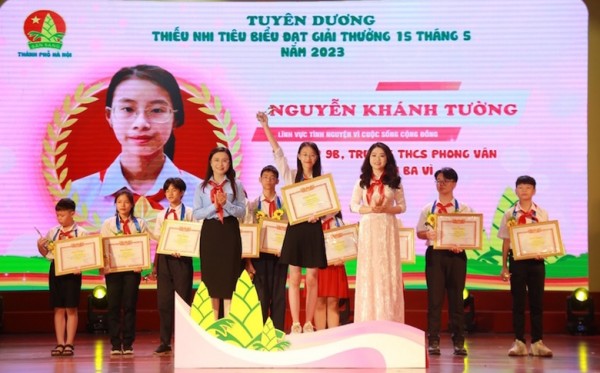 10 thiếu nhi tiêu biểu của Thủ đô nhận “Giải thưởng 15 tháng 5”