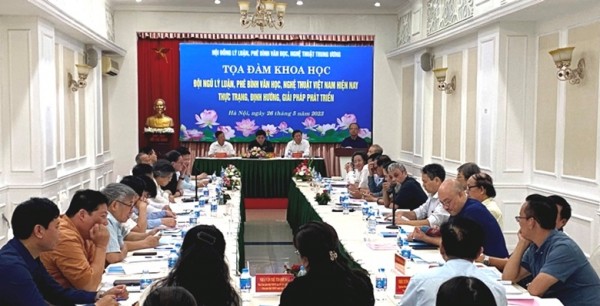 Tìm giải pháp xây dựng, phát triển đội ngũ lý luận, phê bình văn học nghệ thuật