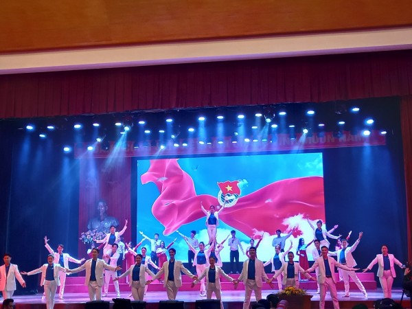 Văn nghệ chào mừng các vị đại biểu về dự Diễn đàn chính sách về việc làm cho thanh niên năm 2023.