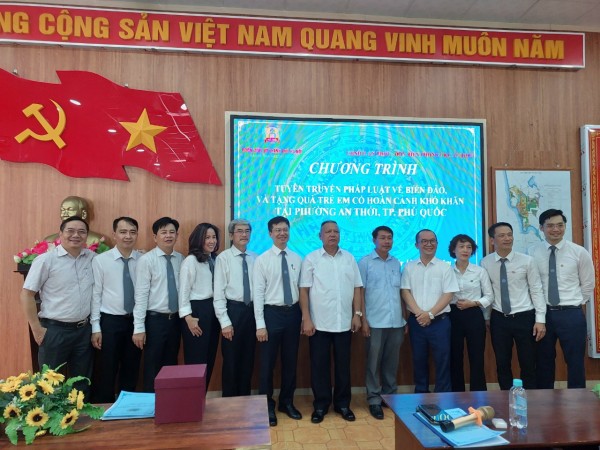 Các Luật sư Đoàn Luật sư Hà Nội và Kiên Giang trong đoàn công tác tại Phú Quốc