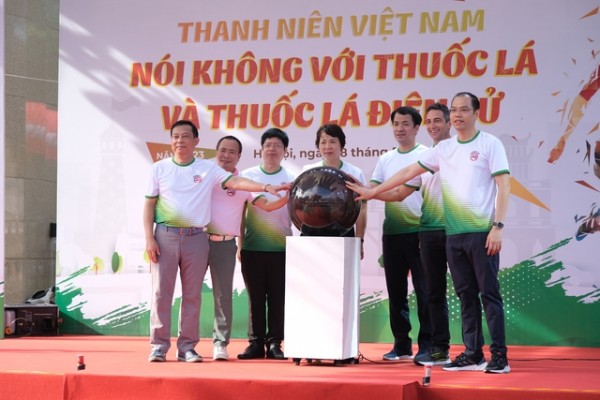 Thanh niên Việt Nam nói không với thuốc lá và thuốc lá điện tử