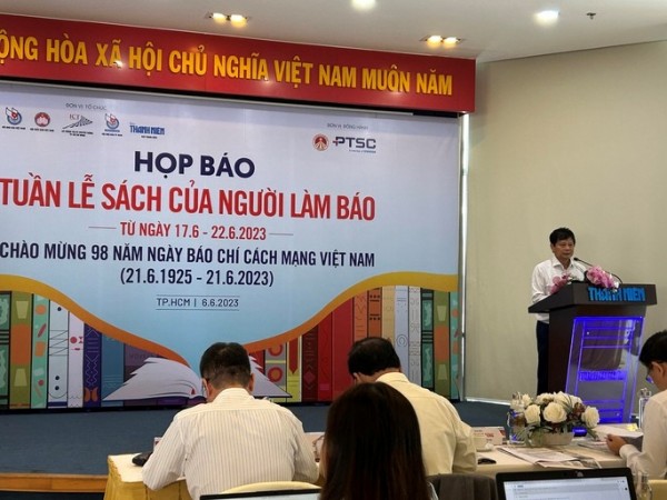 "Tuần lễ Sách của người làm báo” tiếp nhận sách trưng bày đợt 2