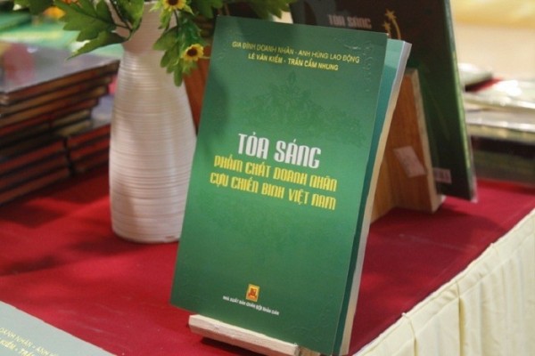 Ra mắt sách về cựu chiến binh phát triển kinh tế trong thời bình