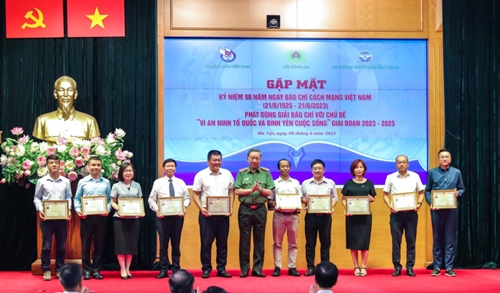 Phát động Giải báo chí “Vì an ninh Tổ quốc và bình yên cuộc sống”