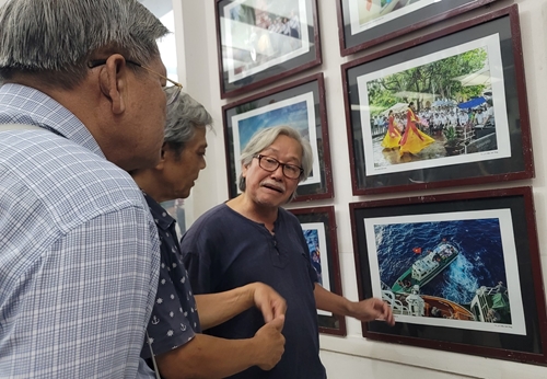 Khai mạc triển lãm ảnh "Tuổi trẻ với Trường Sa"