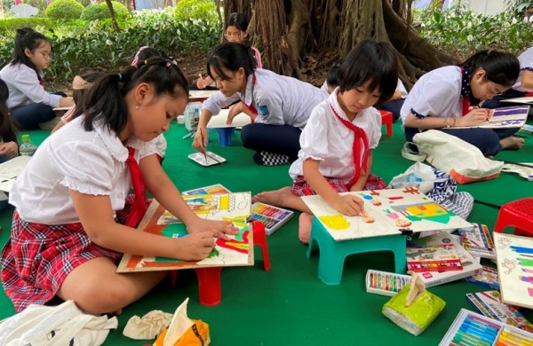 Thi vẽ tranh “Em yêu Hà Nội – Thành phố vì hòa bình”