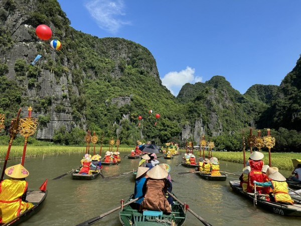 Trong 6 tháng đầu năm 2023, hoạt động du lịch trên địa bàn tỉnh Ninh Bình phục hồi và tăng trưởng mạnh mẽ so với những năm trước. Ảnh: VGP/Diệp Anh