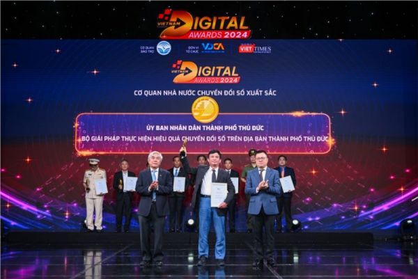 NHÌN LẠI: THÀNH PHỐ THỦ ĐỨC LÀ CƠ QUAN NHÀ NƯỚC CHUYỂN ĐỔI SỐ XUẤT SẮC NĂM 2024.