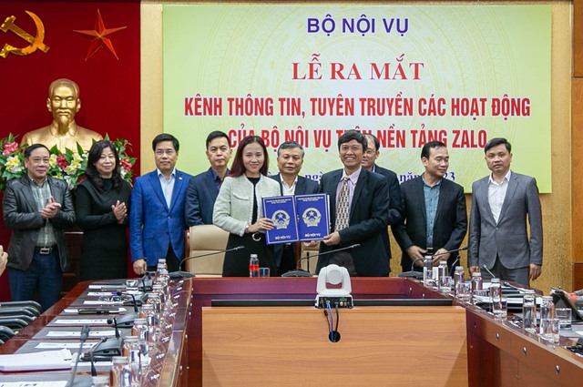 Lễ ký kết hợp tác khai thác ứng dụng Zalo phục vụ chuyển đổi số giữa Bộ Nội vụ - Ảnh: VGP/LS