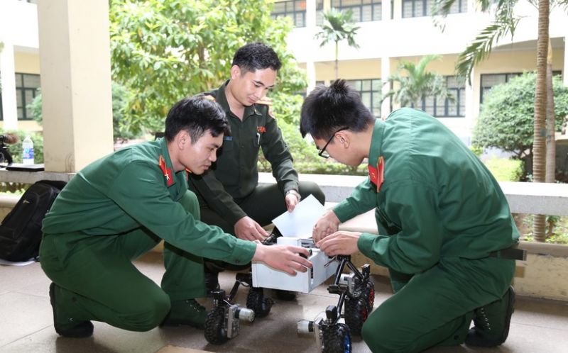 PHÁT TRIỂN NĂNG LỰC SỐ CỦA GIẢNG VIÊN ĐÁP ỨNG YÊU CẦU CHUYỂN ĐỔI SỐ TRONG GIÁO DỤC ĐÀO TẠO TẠI TRƯỜNG SĨ QUAN THÔNG TIN HIỆN NAY