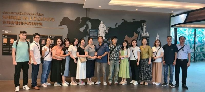 Đoàn Viện Nghiên cứu Thanh niên, Tạp chí Truyền thống và Phát triển thăm Siam Serpentarium